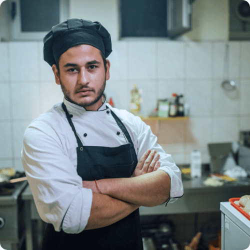 chef profesional viendo a la camara